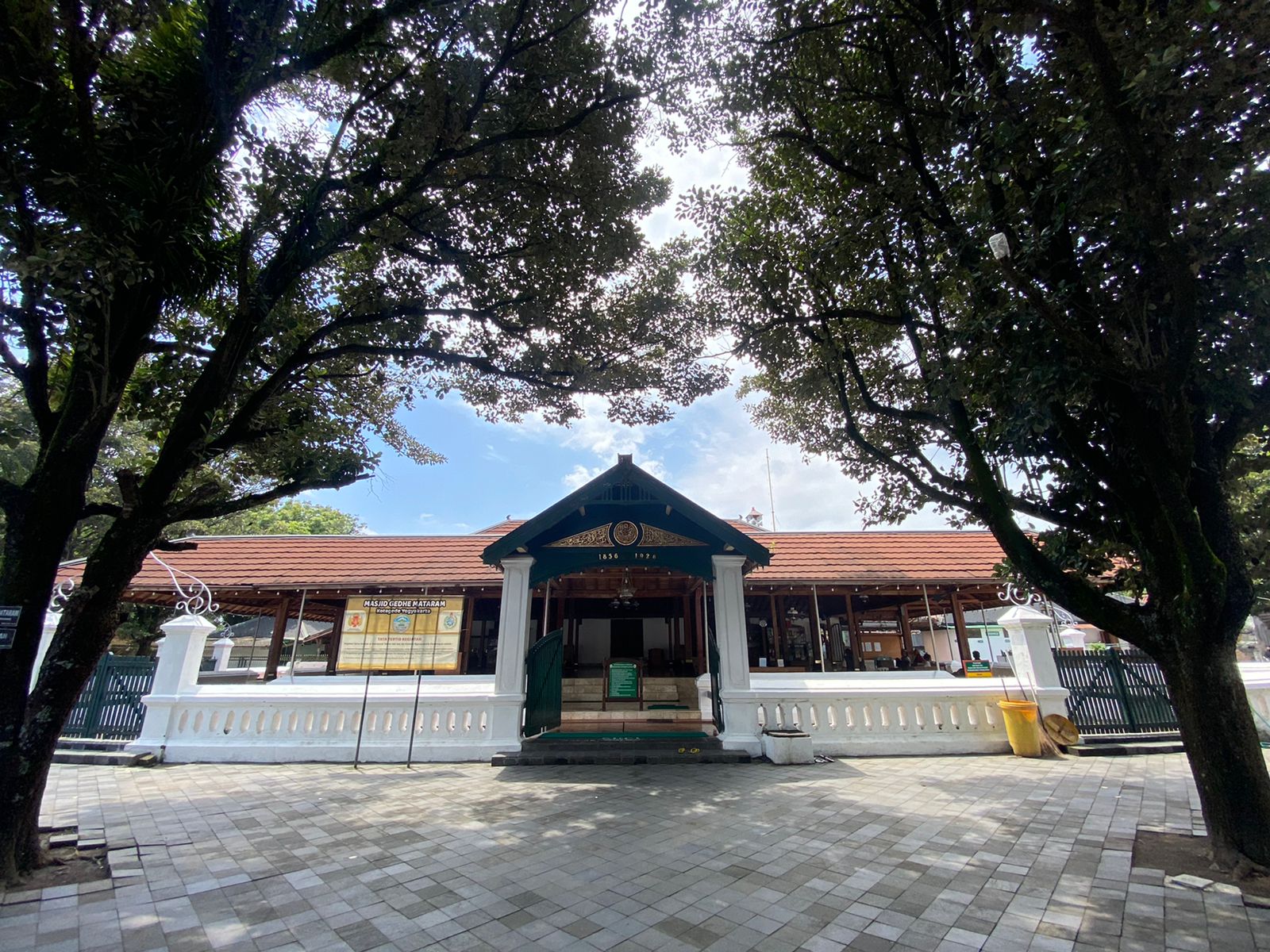 Masjid Gedhe Mataram atau lorong Kotagede